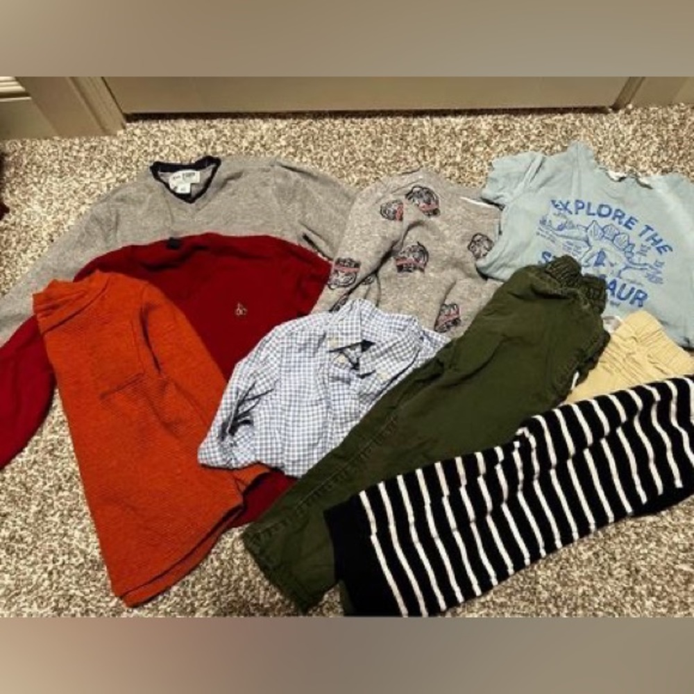 Lot of little boys 2T clothing; 11 tops, 4 pants, 1 shorts